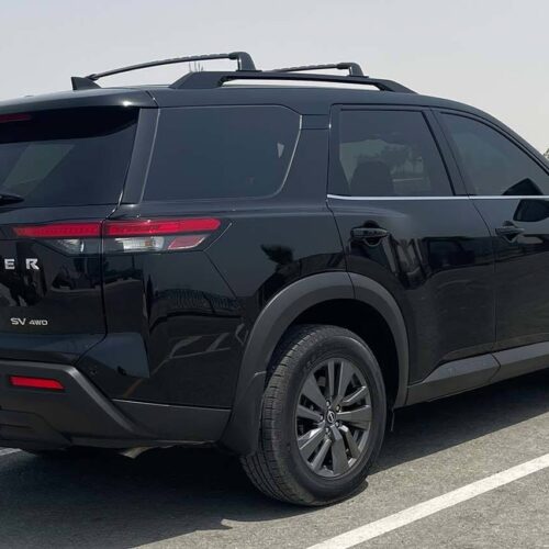 Rent Nissan Pathfinder in Dubai